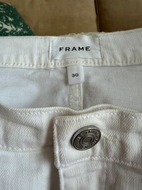FRAME Le Jane Raw Hem Crop Straight Leg in Blanc (white). Size 30.